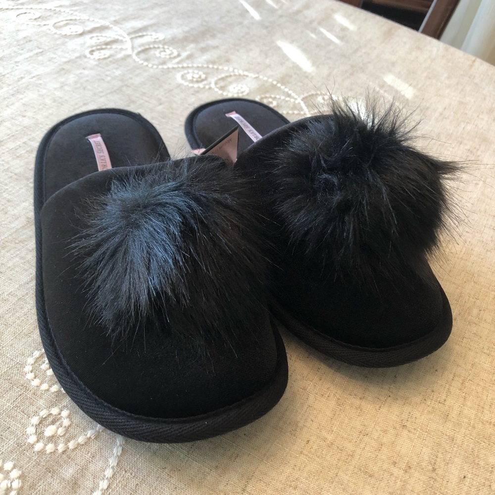 Victoria Secret Black Pom Pom Slippers New - Picture 3 of 6